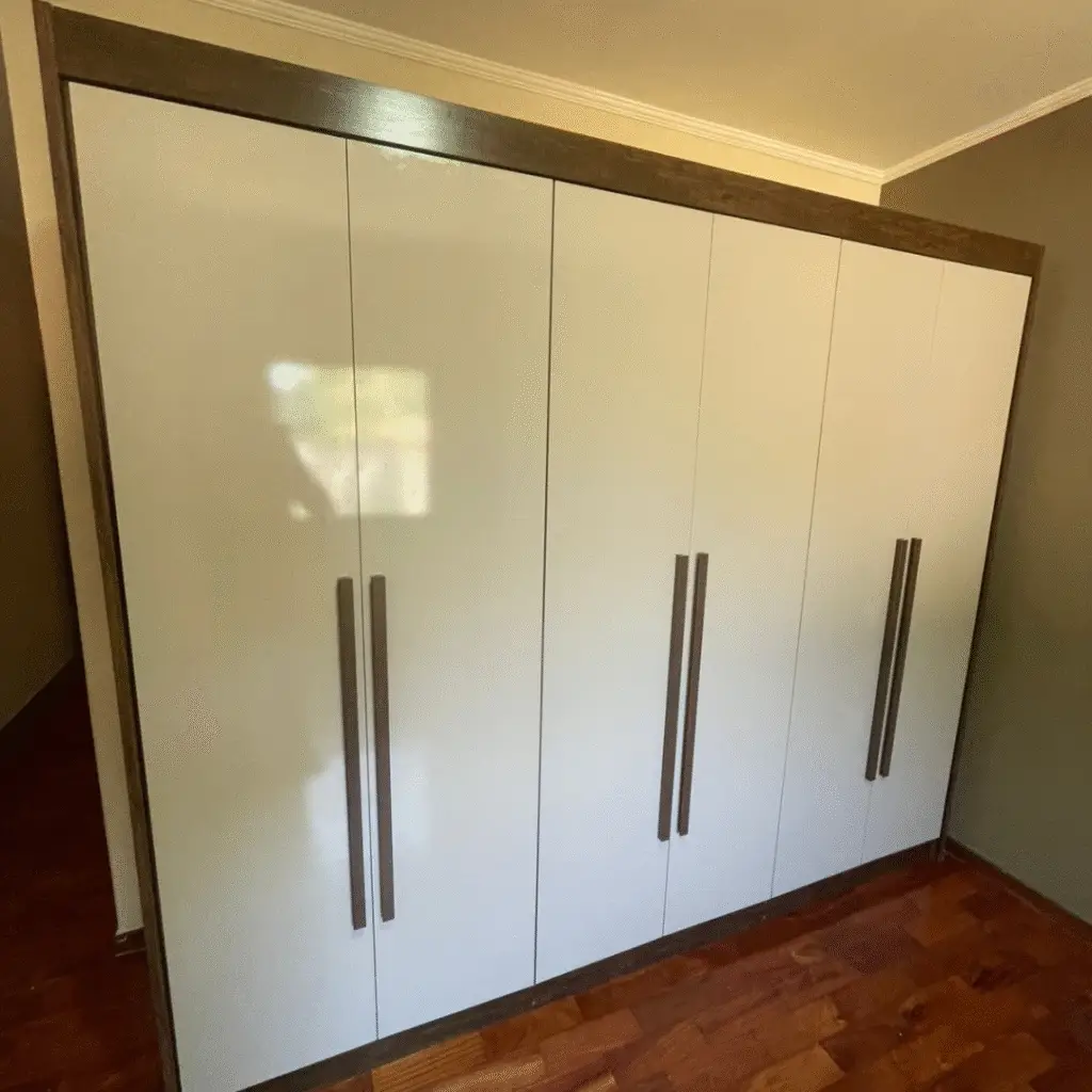 Edson Montador - Montagem de Guarda Roupas 6 portas em Boa Esperança - MG