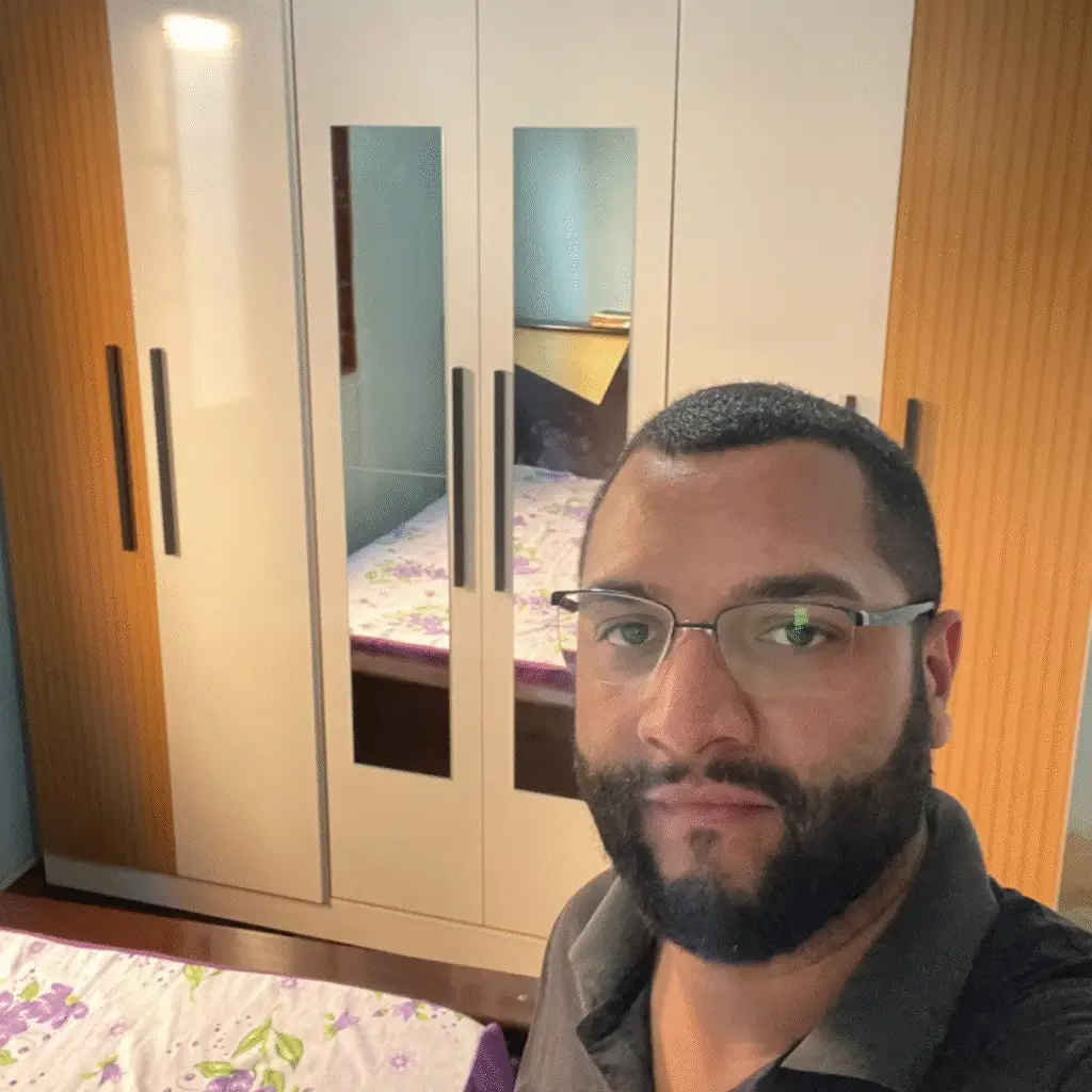 Edson Montador - Montagem de Guarda Roupas de Casal em Boa Esperança - MG