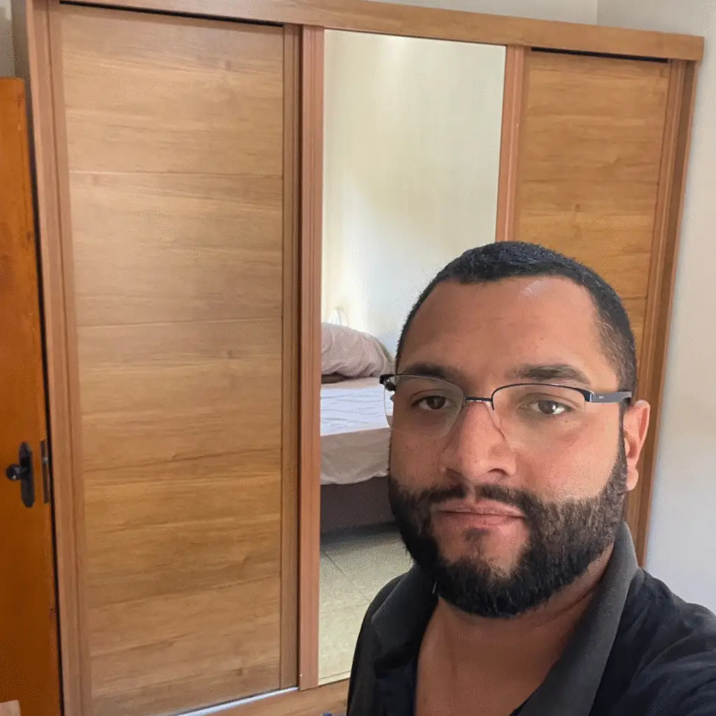 Edson Montador - Montagem de Guarda Roupas portas de correr em Boa Esperança - MG